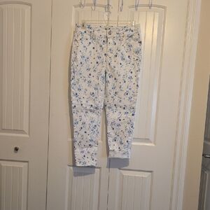 Seven7 White and Blue Floral Women's Cropped Jeans